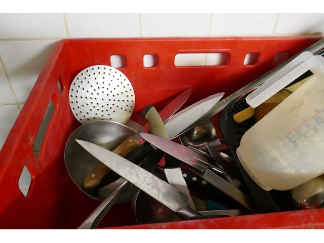 2 bakken met keukenmateriaal - afbeelding 3 van  5