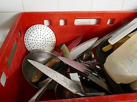 2 bakken met keukenmateriaal - afbeelding 3 van  5