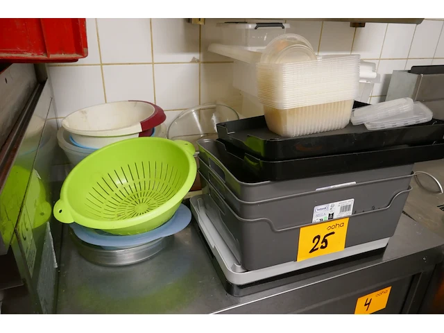 2 bakken met keukenmateriaal - afbeelding 5 van  5