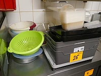 2 bakken met keukenmateriaal - afbeelding 5 van  5