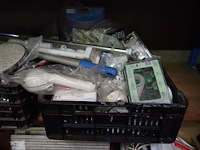 2 bakken sanitair materiaal - afbeelding 3 van  16