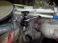 2 bakken sanitair materiaal - afbeelding 4 van  16