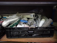 2 bakken sanitair materiaal - afbeelding 6 van  16