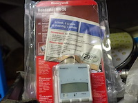 2 bakken sanitair materiaal - afbeelding 8 van  16