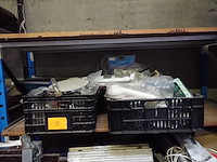 2 bakken sanitair materiaal - afbeelding 1 van  16