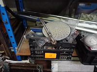 2 bakken sanitair materiaal - afbeelding 9 van  16