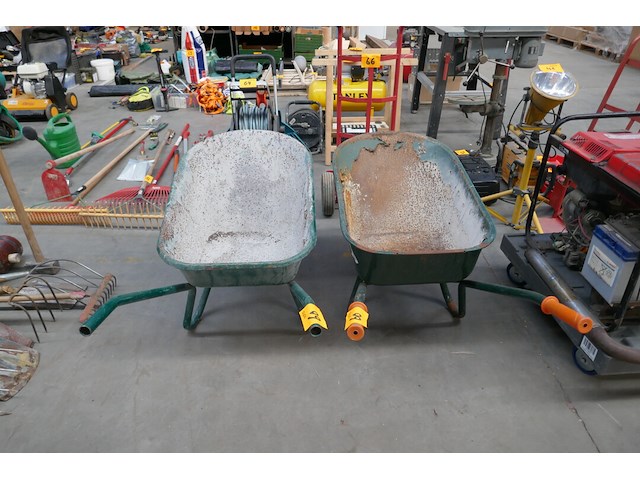 2 bakwagens - afbeelding 1 van  3