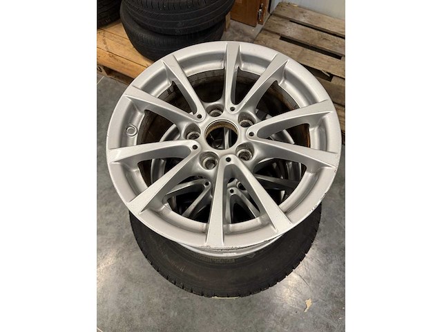 2 banden + 4 velgen volkswagen transporter - afbeelding 2 van  3