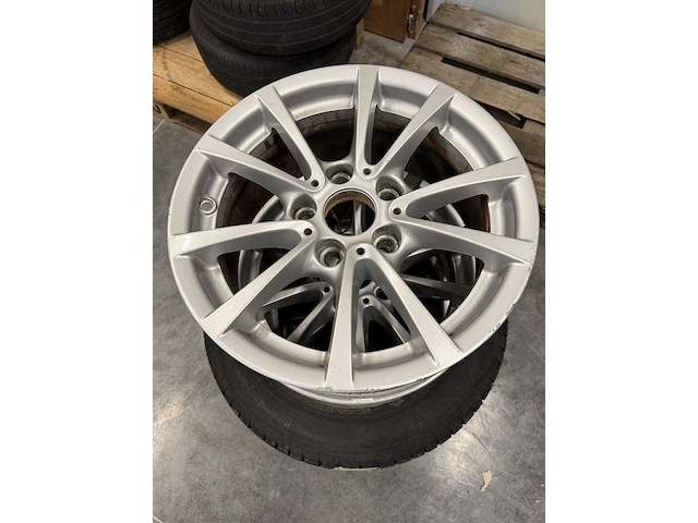 2 banden + 4 velgen volkswagen transporter - afbeelding 2 van  3