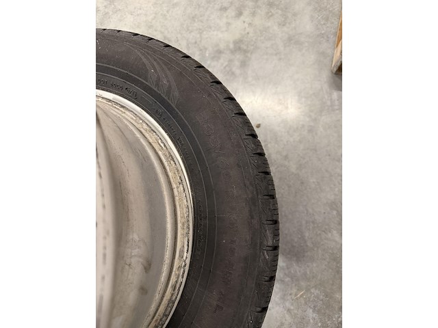 2 banden + 4 velgen volkswagen transporter - afbeelding 3 van  3
