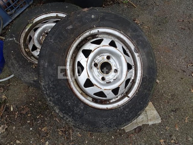 2 banden op velgen, tonneau, spuit, diversen - afbeelding 2 van  8