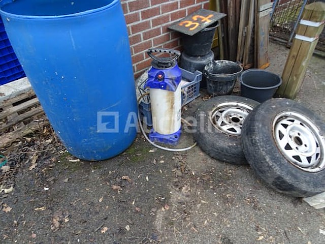 2 banden op velgen, tonneau, spuit, diversen - afbeelding 8 van  8