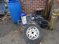 2 banden op velgen, tonneau, spuit, diversen