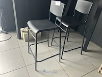 2 barkrukken met barhoektafel - afbeelding 2 van  4