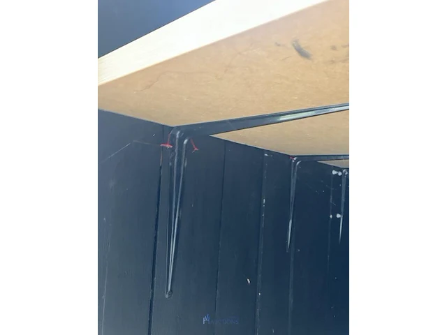 2 barkrukken met barhoektafel - afbeelding 4 van  4