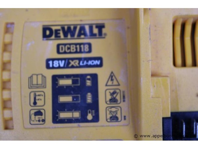 2 batterijen plus oplader dewalt, werking niet gekend - afbeelding 3 van  3
