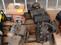 2 benzinemotoren en 2 dieselmotoren (na te zien)