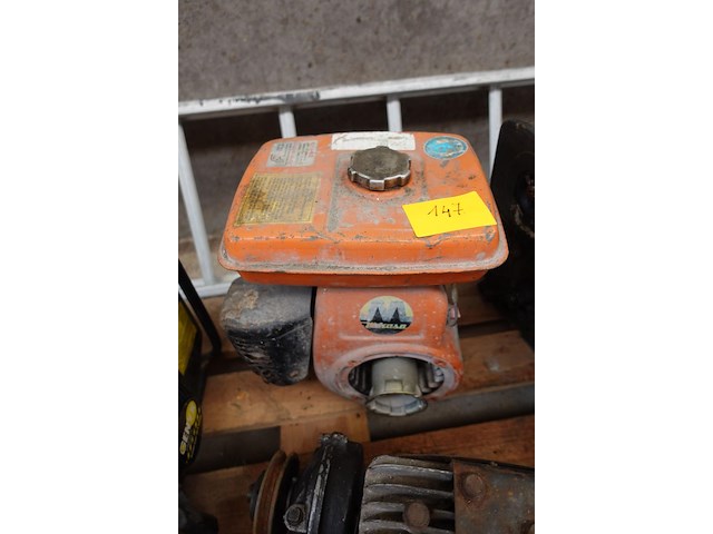 2 benzinemotoren en 2 dieselmotoren (na te zien) - afbeelding 2 van  6