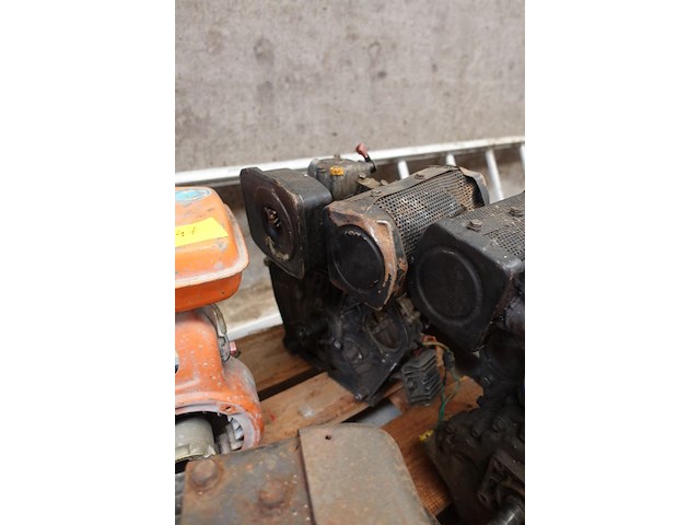 2 benzinemotoren en 2 dieselmotoren (na te zien) - afbeelding 4 van  6