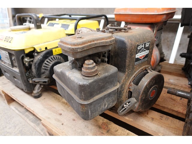 2 benzinemotoren en 2 dieselmotoren (na te zien) - afbeelding 5 van  6