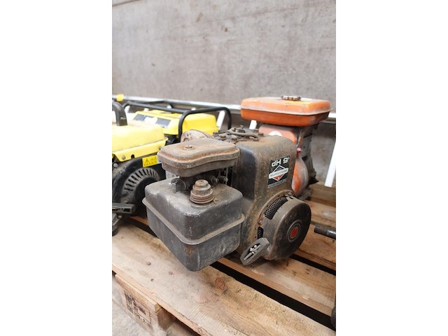 2 benzinemotoren en 2 dieselmotoren (na te zien) - afbeelding 6 van  6