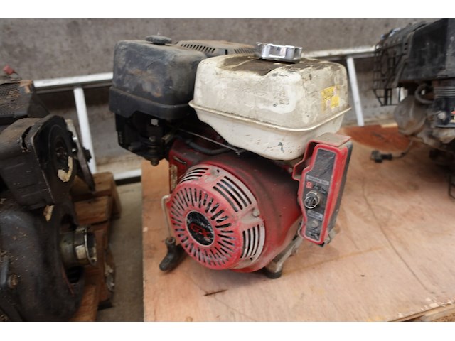 2 benzinemotoren honda gx390 (1 met starter) - afbeelding 4 van  9