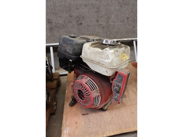 2 benzinemotoren honda gx390 (1 met starter) - afbeelding 5 van  9