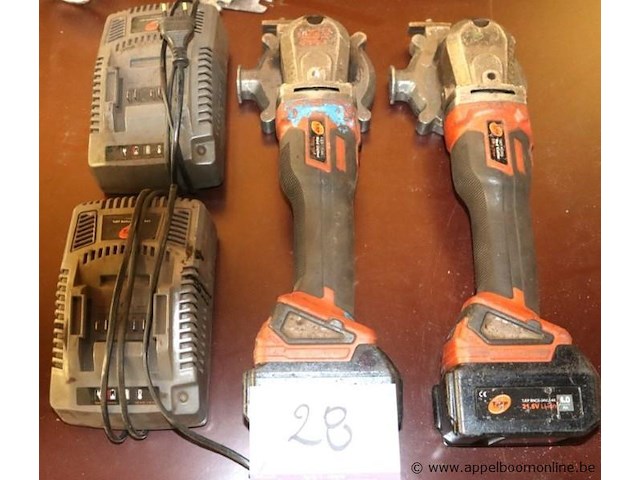 2 betonijzerknipmachines tjep rc20a vv opladers - afbeelding 1 van  4