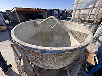 2 betonkubels - afbeelding 2 van  2