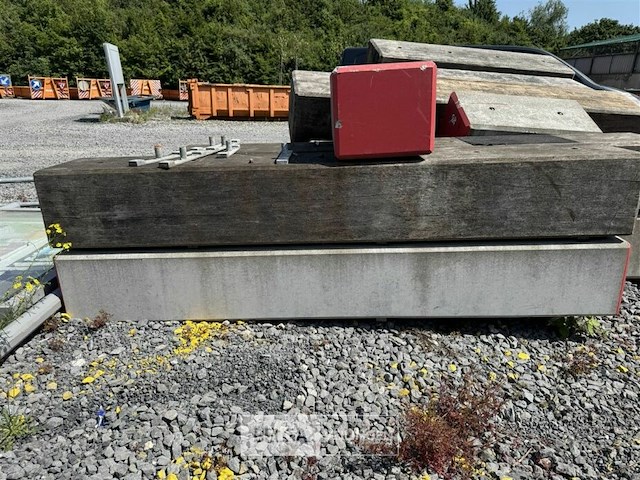 2 betonnen balken afm 265x042x36 - afbeelding 2 van  3