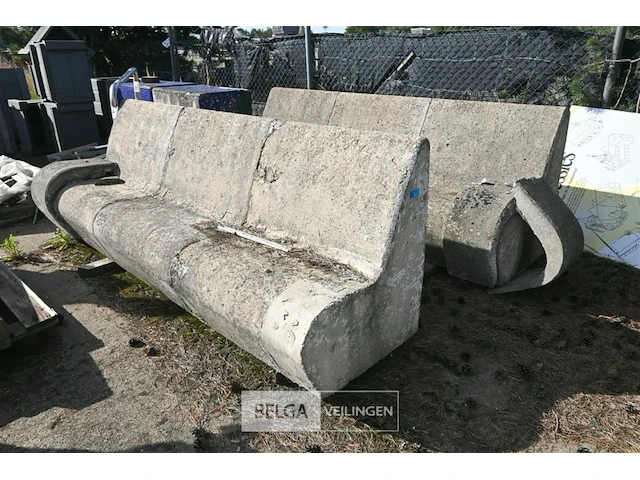 2 betonnen banken - afbeelding 1 van  10