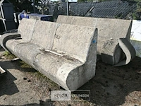 2 betonnen banken