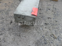 2 betonnen lateien - afbeelding 1 van  4