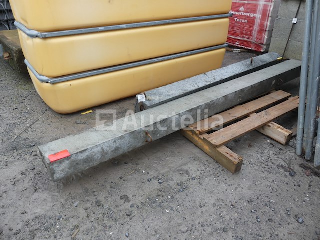 2 betonnen lateien - afbeelding 4 van  4