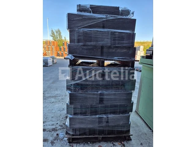 2 betonnen pallets (keystones) - afbeelding 2 van  4