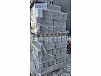 2 betonnen pallets (keystones) - afbeelding 3 van  4