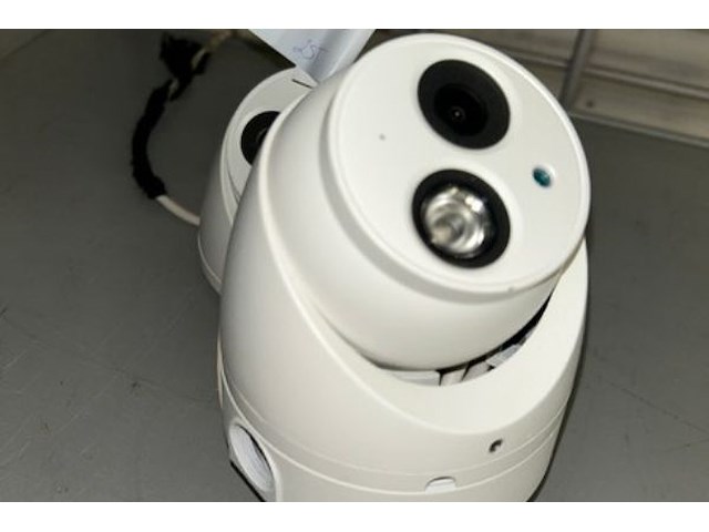 2 beveiligingscamera's - afbeelding 2 van  3