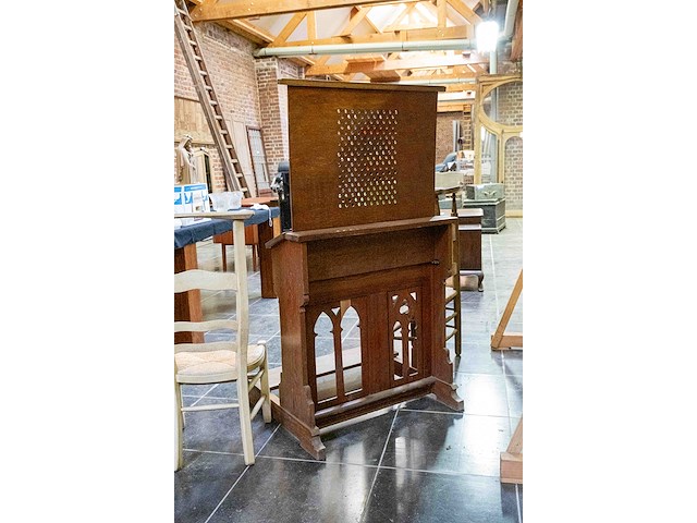 2 bidstoelen en biechtstoel - afbeelding 2 van  2