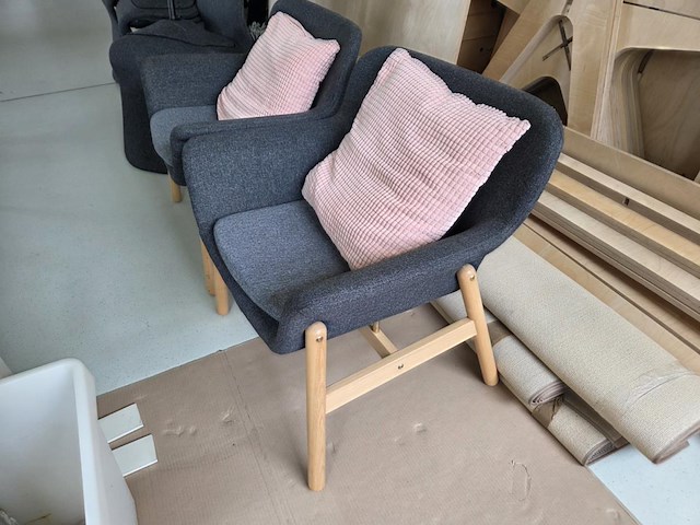 2 bijzetzeteltjes met kussen - afbeelding 2 van  7