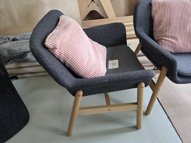 2 bijzetzeteltjes met kussen - afbeelding 1 van  7