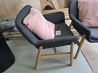 2 bijzetzeteltjes met kussen - afbeelding 1 van  7