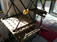 2 bistrotafels en 4 bistrostoelen + 2 barkrukken - afbeelding 1 van  4