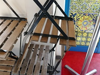 2 bistrotafels en 4 bistrostoelen + 2 barkrukken - afbeelding 2 van  4