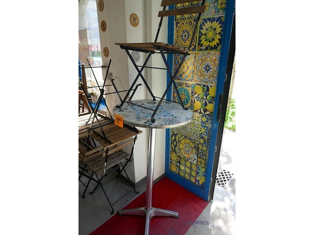 2 bistrotafels en 4 bistrostoelen + 2 barkrukken - afbeelding 3 van  4