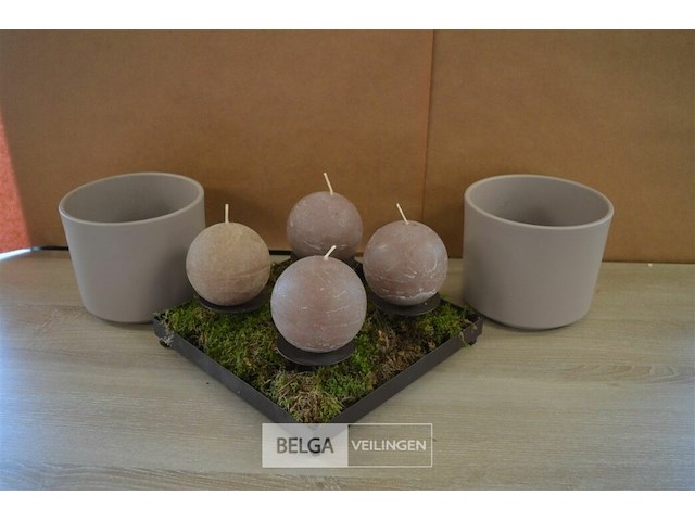 2 bloempotten en kaardecoratie - afbeelding 1 van  4