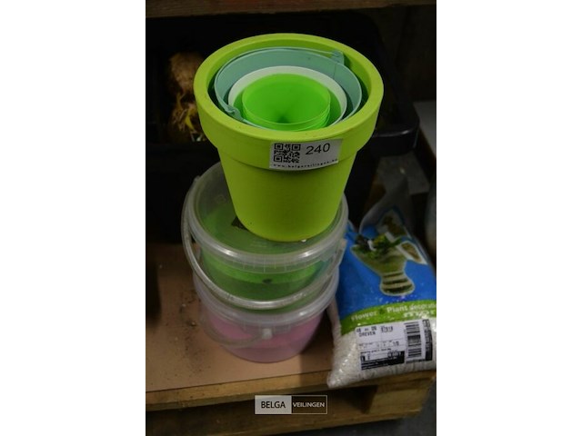 2 bloempotten met decoratiematerialen - afbeelding 2 van  3