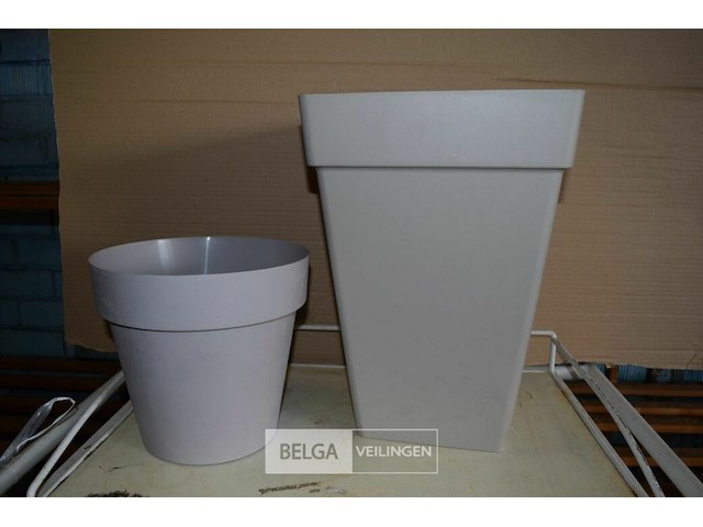 2 bloempotten - afbeelding 1 van  1