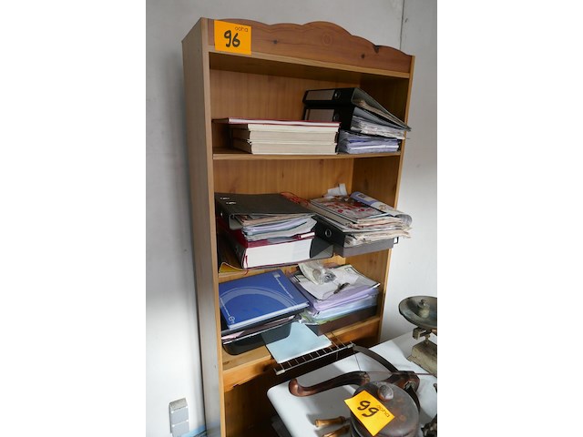 2 boekenkasten met inhoud - afbeelding 3 van  3