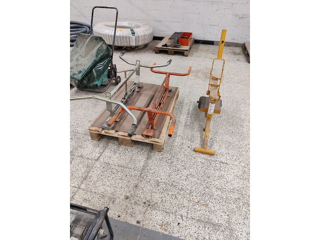 2 borduurklemmen en klinkerknipper - afbeelding 1 van  2