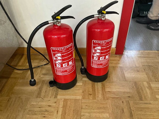2 brandblussers schuim brandblusser - afbeelding 1 van  1